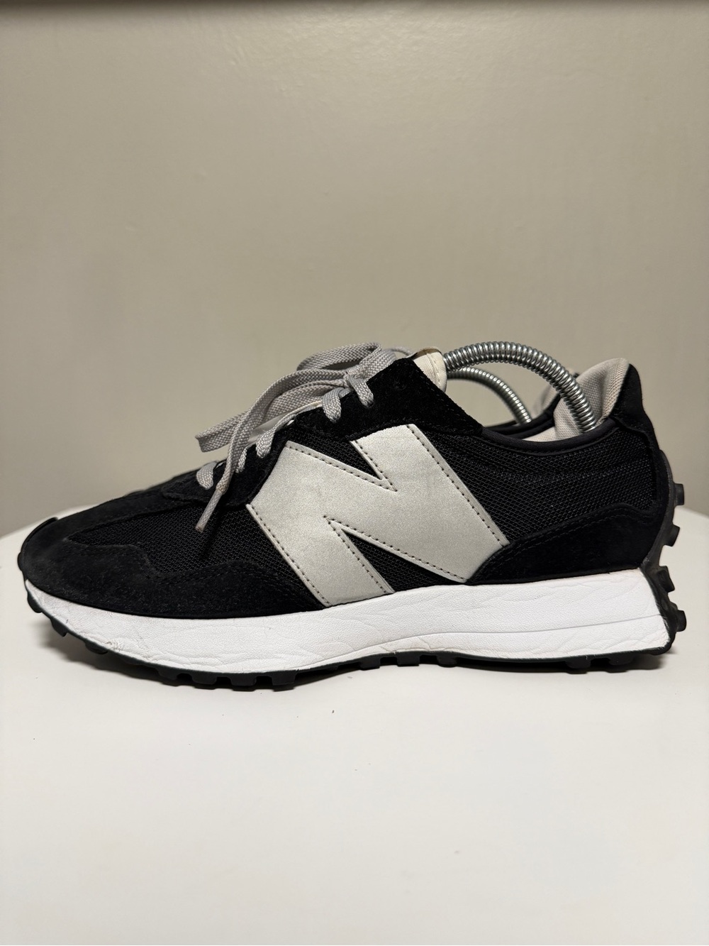New Balance 327 Black Metallic Silver Sneakers Shoes MS327MM1 Men’s US 9 D